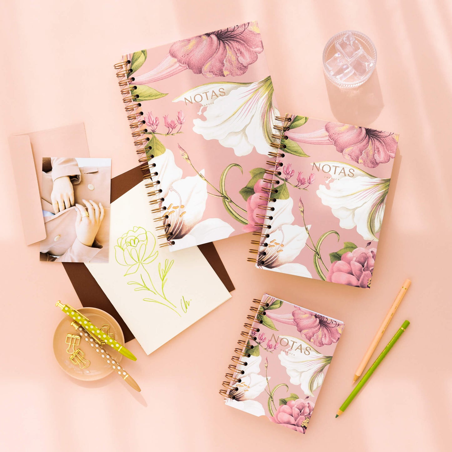 Cuaderno mediano. Edén Pink.